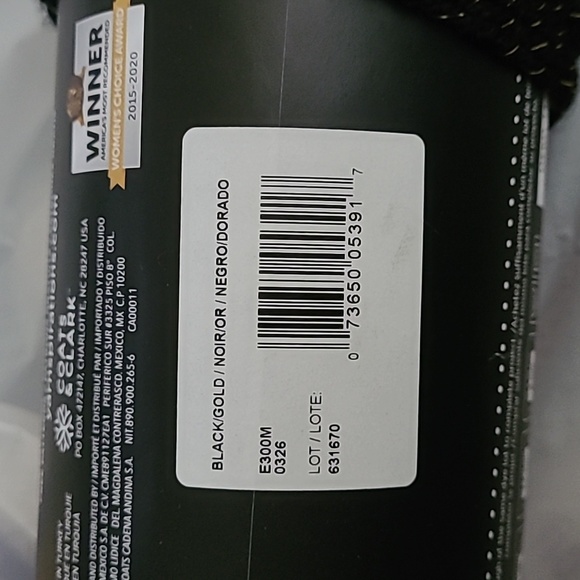 Yarn Lot of three skeins Red Metallic black and White all NEW never used acrylic - Picture 4 of 7